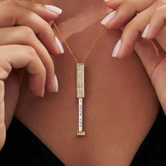 Collier “I Love You" : Le Cadeau Parfait pour Exprimer Votre Amour de Manière Unique et Élégante.